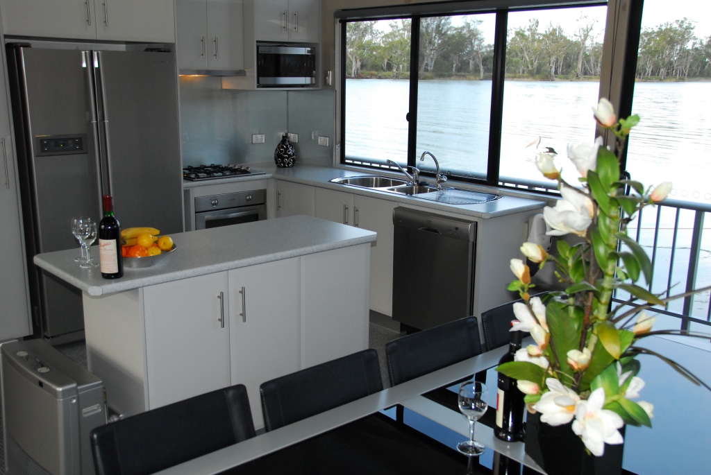 Houseboat Escape | Lagoon Marina RENMARK, Renmark SA 5341, Australia | Phone: 1300 791 142