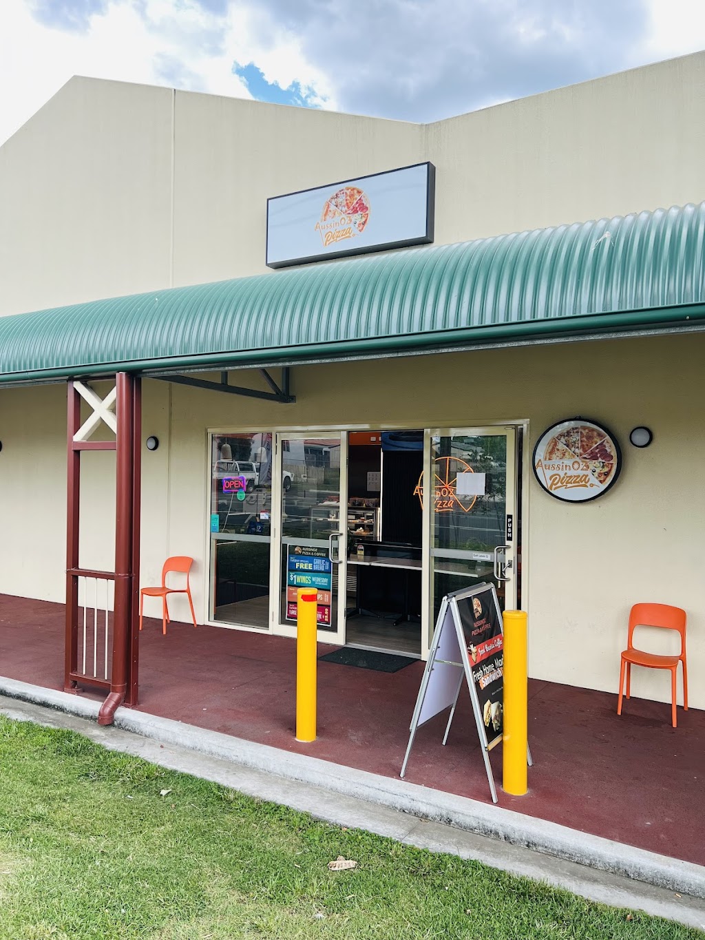 Aussinoz Pizza Walloon | Shop2/2 Queen St, Walloon QLD 4306, Australia | Phone: (07) 4660 5603