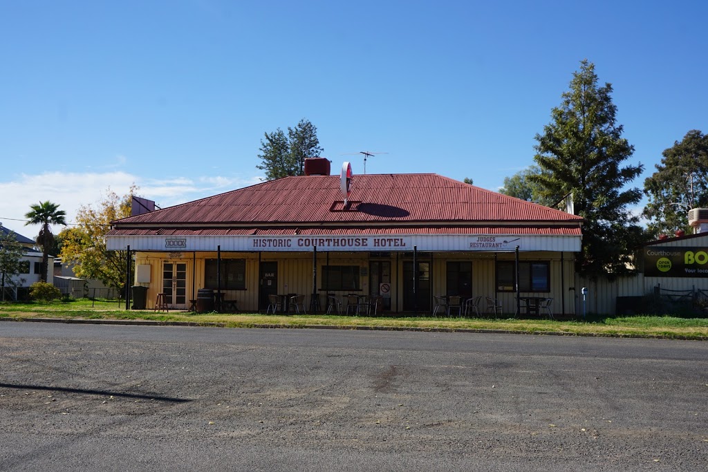 Court House Hotel | 72 Mary St, Mitchell QLD 4465, Australia | Phone: (07) 4623 1272