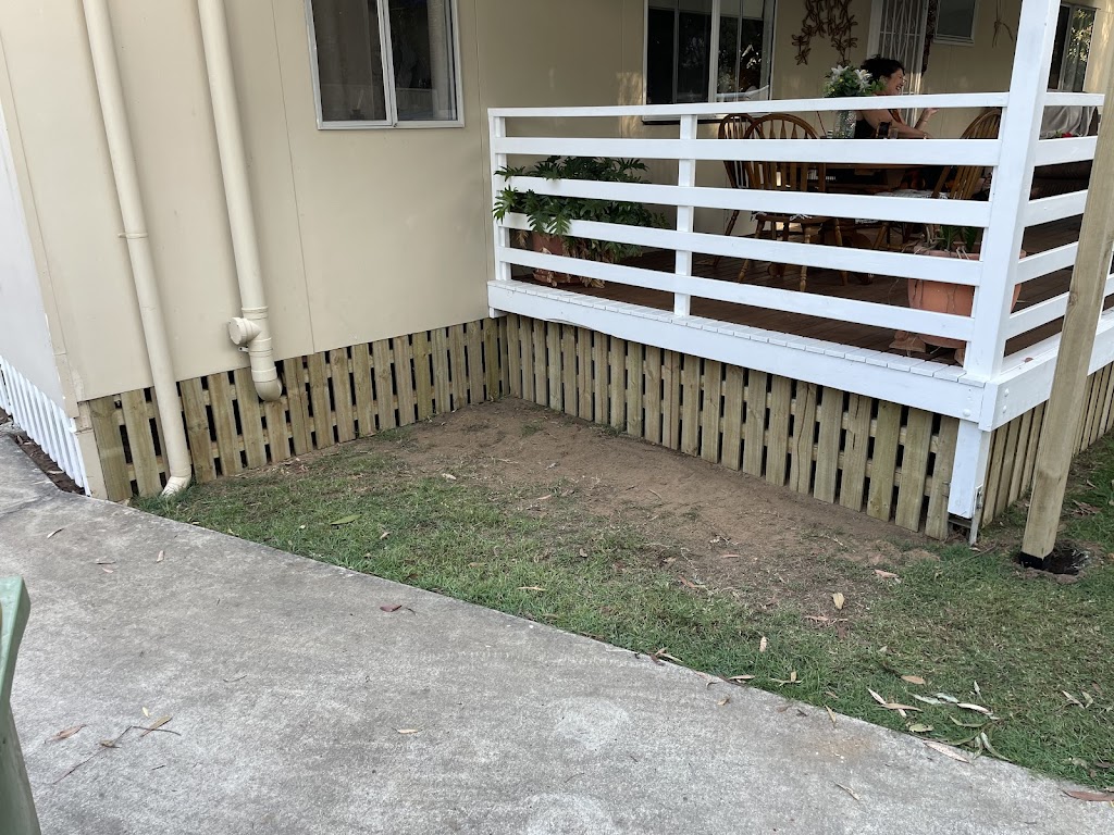 Dazzas Lil digger | Wattle St, Russell Island QLD 4184, Australia | Phone: 0473 501 689