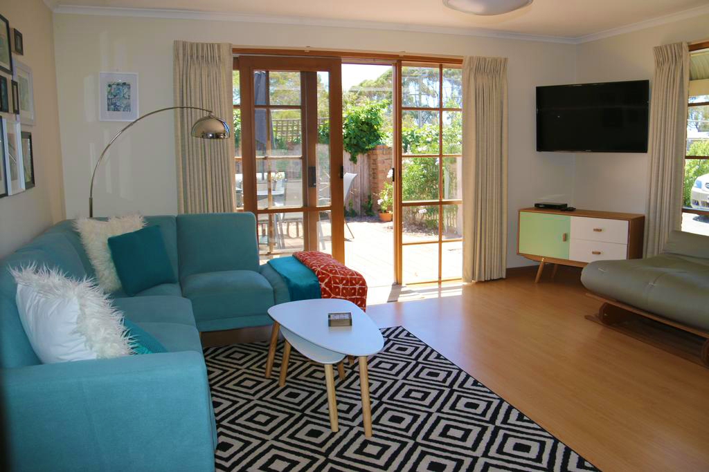 Villa Picasso | lodging | 2/56 Tuckfield St, Ocean Grove VIC 3226, Australia | 0438667847 OR +61 438 667 847