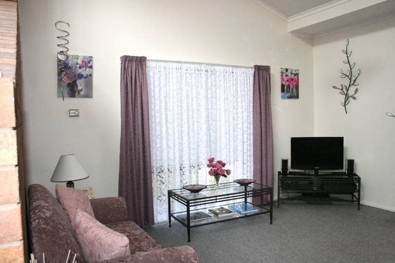 Bed of Roses B&B | 71 Coronation Ave, Swan Hill VIC 3585, Australia | Phone: (03) 5033 1973