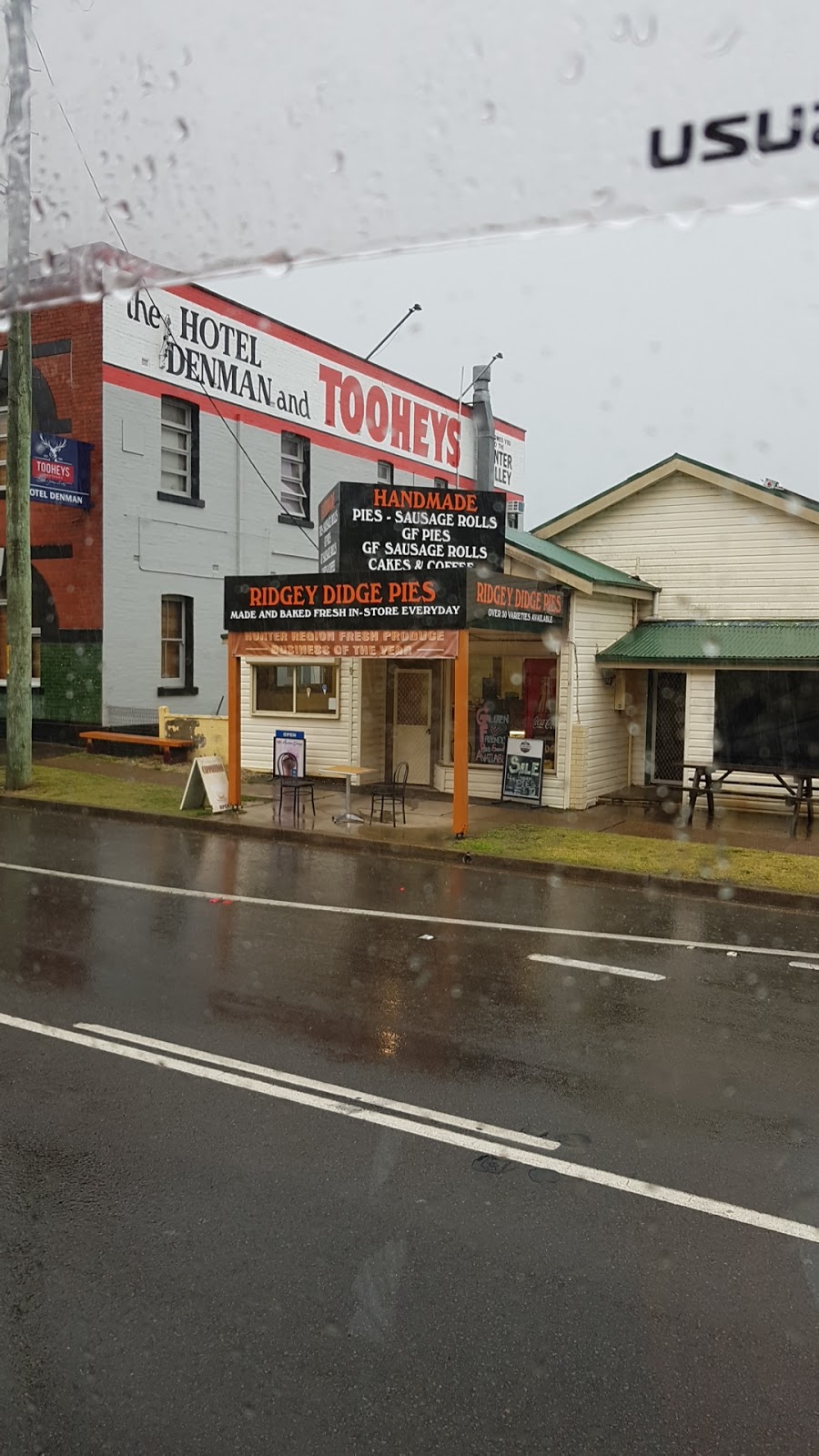 Ridgey Didge Pies | 139 Cessnock Rd, Abermain NSW 2326, Australia | Phone: (02) 4930 8745