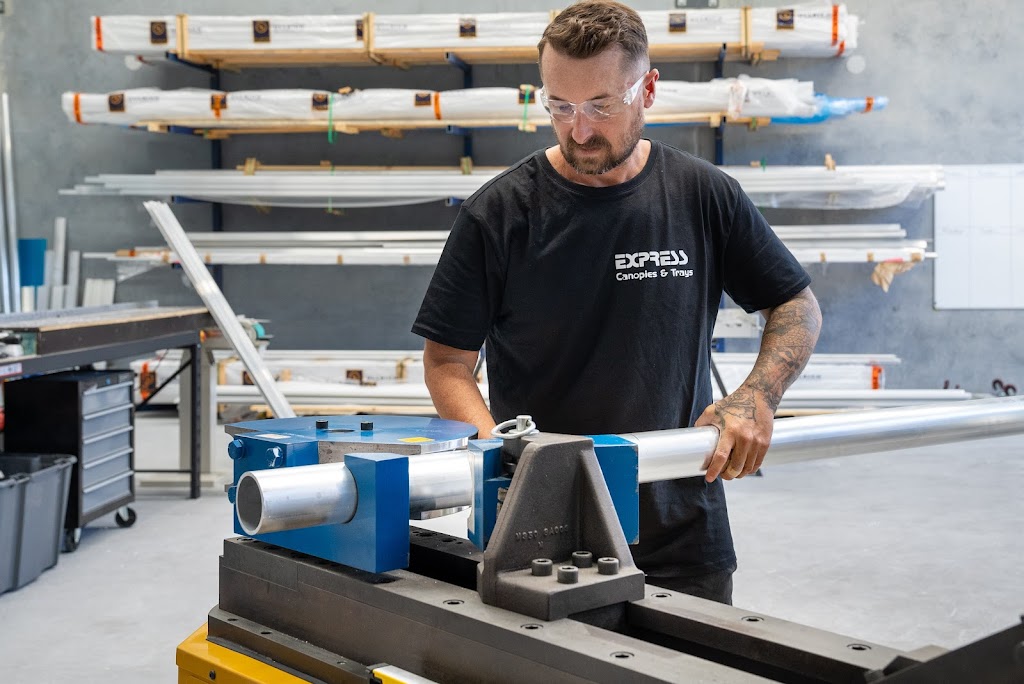 Express Canopies & Trays | 31B Amsterdam Cct, Wyong NSW 2259, Australia | Phone: 0421 487 769