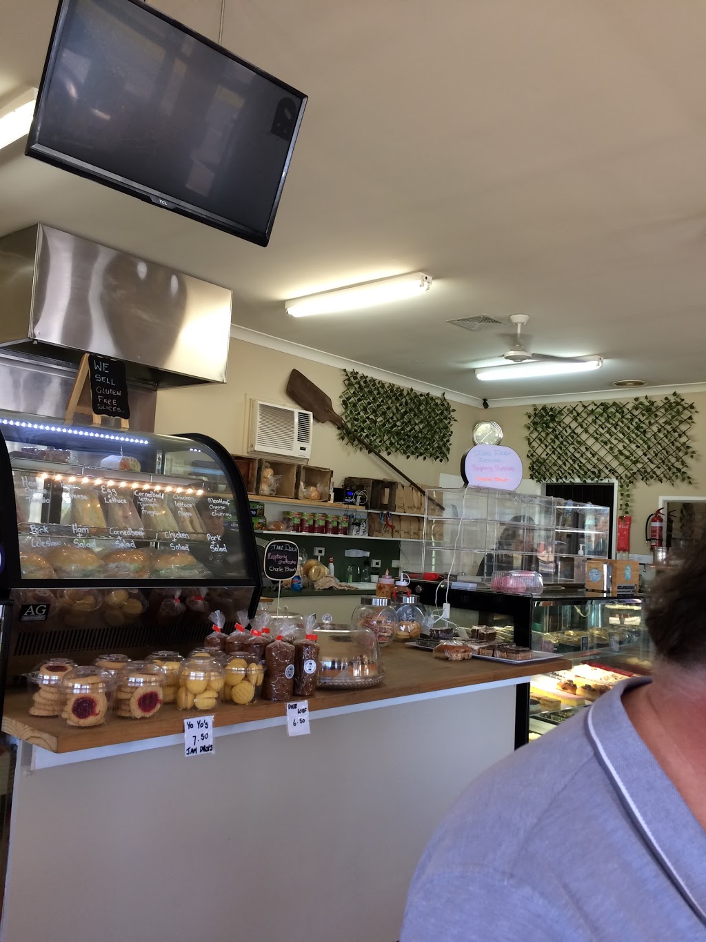 Pig & Pie Bakery | cafe | 57 Mortlake Rd, Warrnambool VIC 3280, Australia | 0355620039 OR +61 3 5562 0039