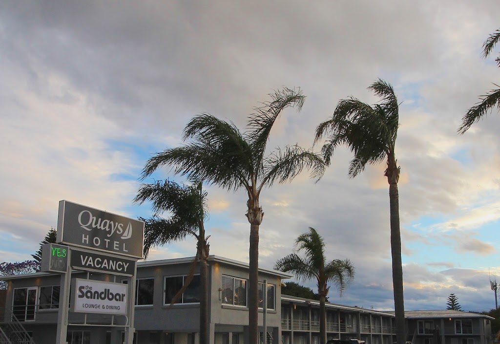 Quays Hotel | cafe | 60 Beach Rd, Batemans Bay NSW 2536, Australia | 0244729777 OR +61 2 4472 9777