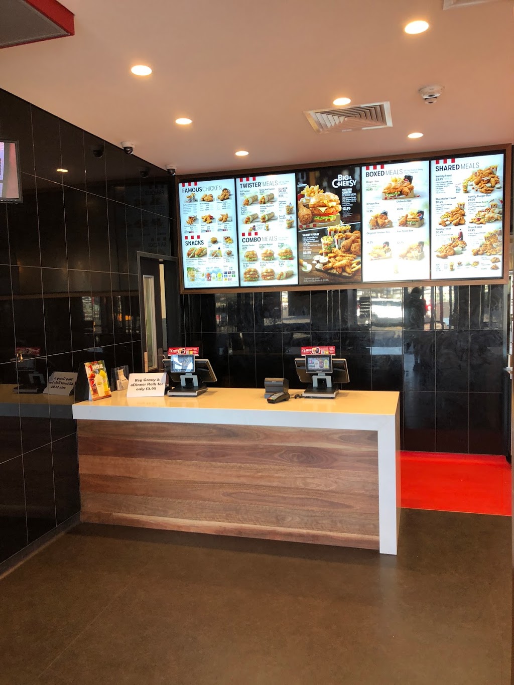 KFC Lakelands | 49 Banksiadale Gate, Lakelands WA 6180, Australia | Phone: (08) 6365 2693