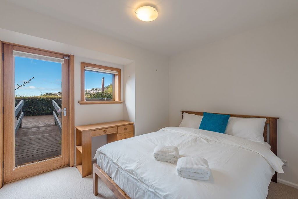 Airbnb at Million Dollar Views | 4 Ada Cres, Sandy Bay TAS 7005, Australia | Phone: 0405 777 178
