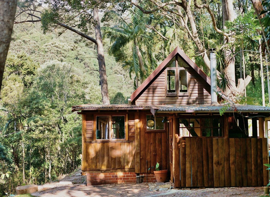 Koru Sabi Lodge | 184 Ophir Glen Rd, Upper Burringbar NSW 2483, Australia | Phone: 0404 042 793