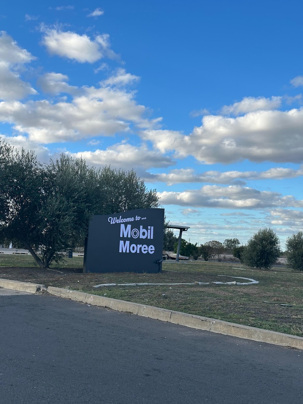 Mobil Moree | 3 Blueberry Rd, Moree NSW 2400, Australia | Phone: (02) 5743 2752