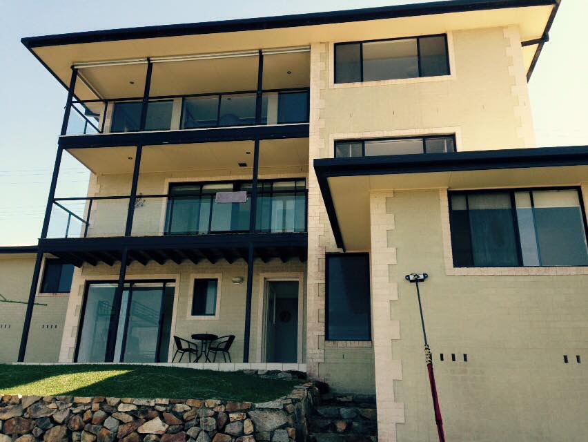 Clearview Window Cleaning | 2/72 Selwyn St, Merewether NSW 2300, Australia | Phone: 0414 258 829