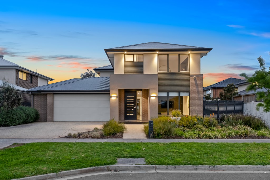 Les Hutt Photography | 61 Hayton Park Blvd, Cranbourne West VIC 3977, Australia | Phone: 0433 298 300