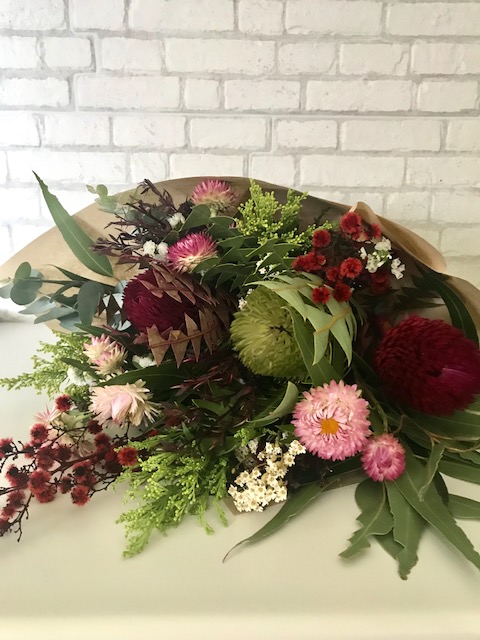 Denises Flower Studio | florist | 18 Kingfisher St, Dubbo NSW 2830, Australia | 0268824446 OR +61 2 6882 4446