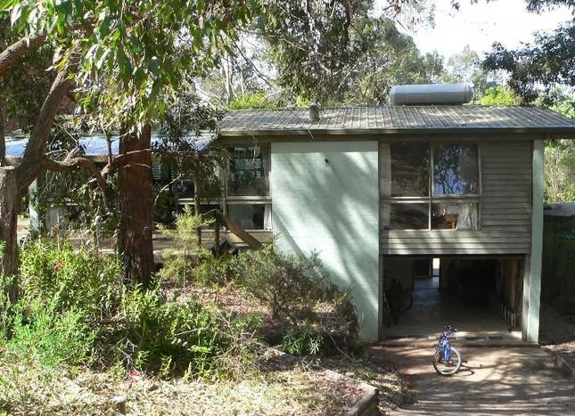 Lyrebird Dell Holiday Cottage | real estate agency | 42 Village Rd, South Durras NSW 2536, Australia | 0247573909 OR +61 2 4757 3909