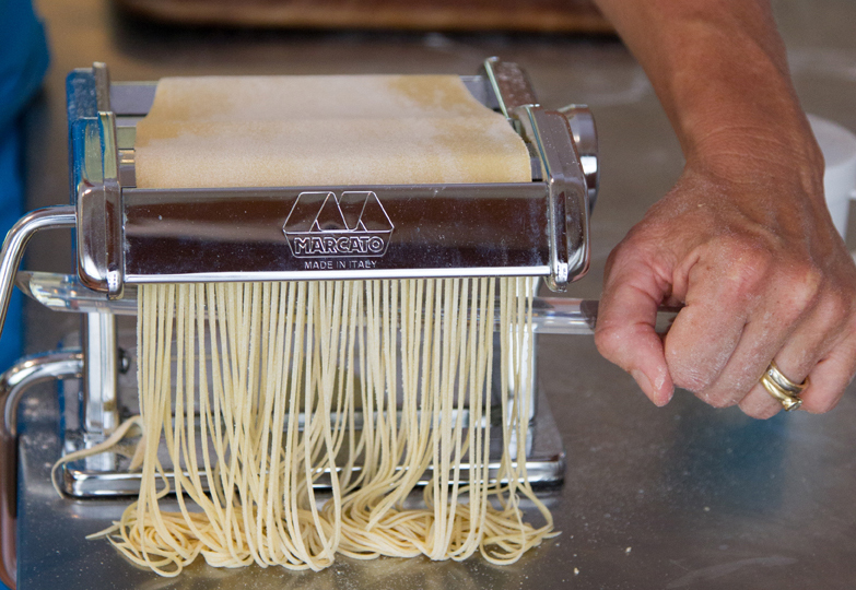 Lifes A Feast Cooking Classes | 91 Lake Weyba Dr, Noosaville QLD 4566, Australia | Phone: 0438 469 692