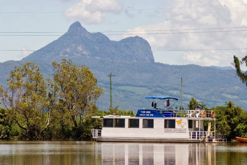 Tweed River Houseboats | 2 River Terrace, Tweed Heads NSW 2485, Australia | Phone: (07) 5524 3222