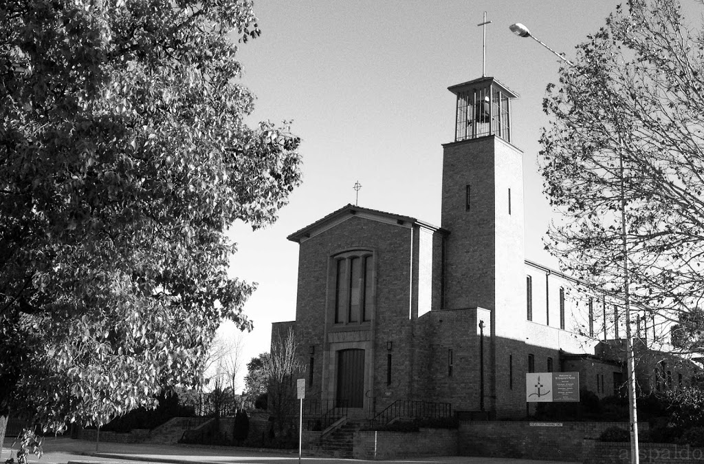 Saint Raphaels Catholic Church | church | 47 Lowe St, Queanbeyan NSW 2620, Australia | 0262994611 OR +61 2 6299 4611