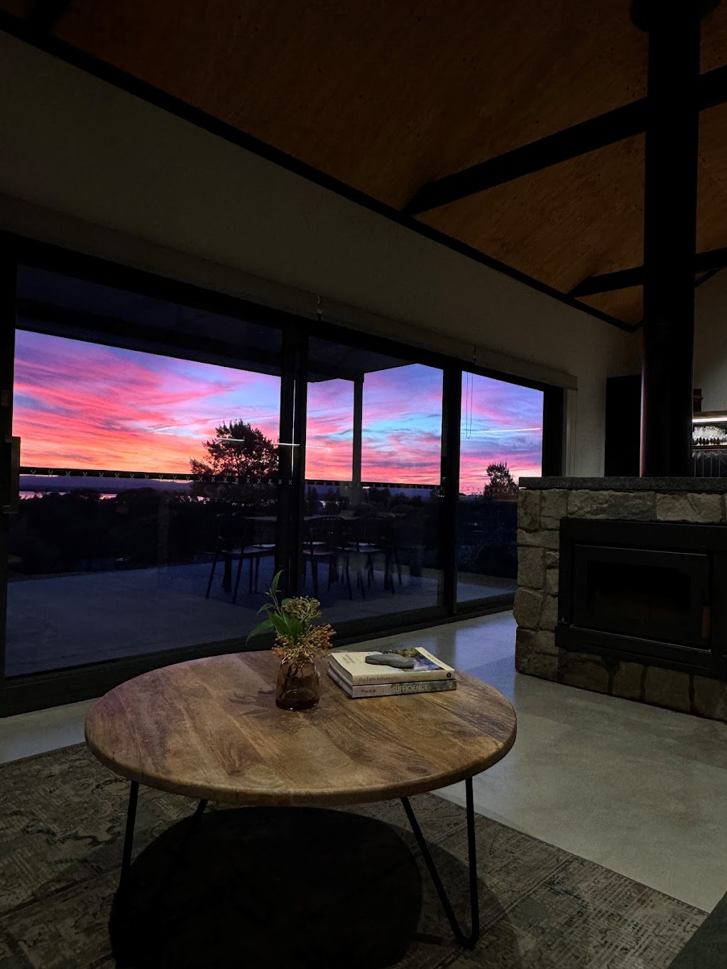 Switchback Stays | 321 Kurrajong Gap Rd, Bethanga VIC 3691, Australia | Phone: 0494 079 554