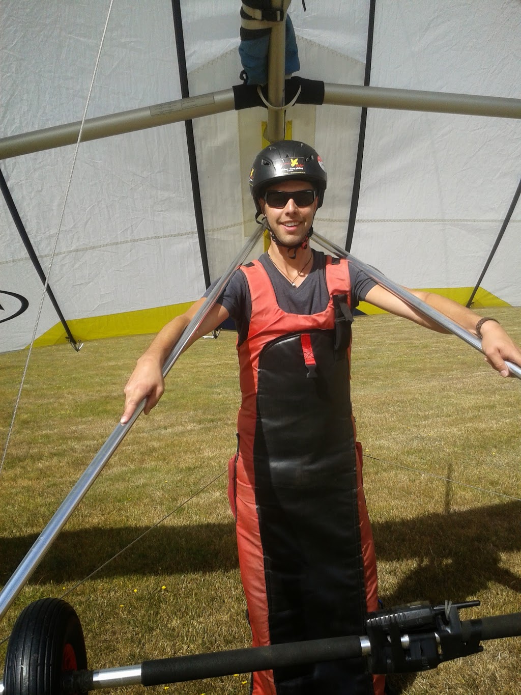 Capricorn Sky Sports Hang gliding and Paragliding Flight School | travel agency | 41 Pacific Dr, Blacks Beach QLD 4740, Australia | 0457287200 OR +61 457 287 200