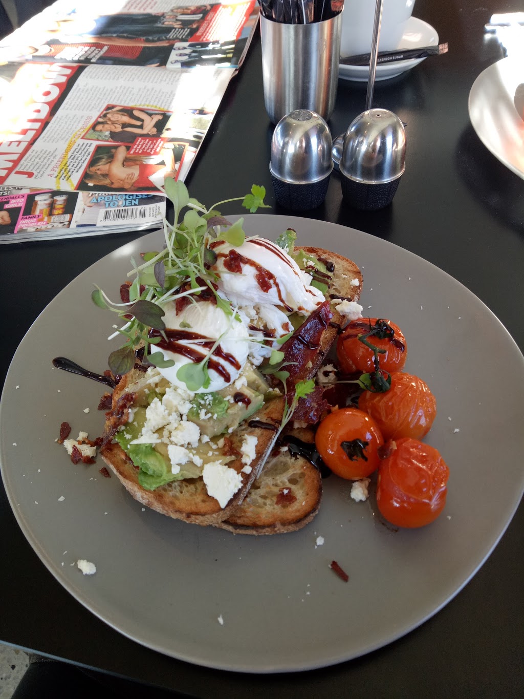 Coast Cafe | cafe | 261 Saltwater Promenade, Point Cook VIC 3030, Australia | 0383539058 OR +61 3 8353 9058