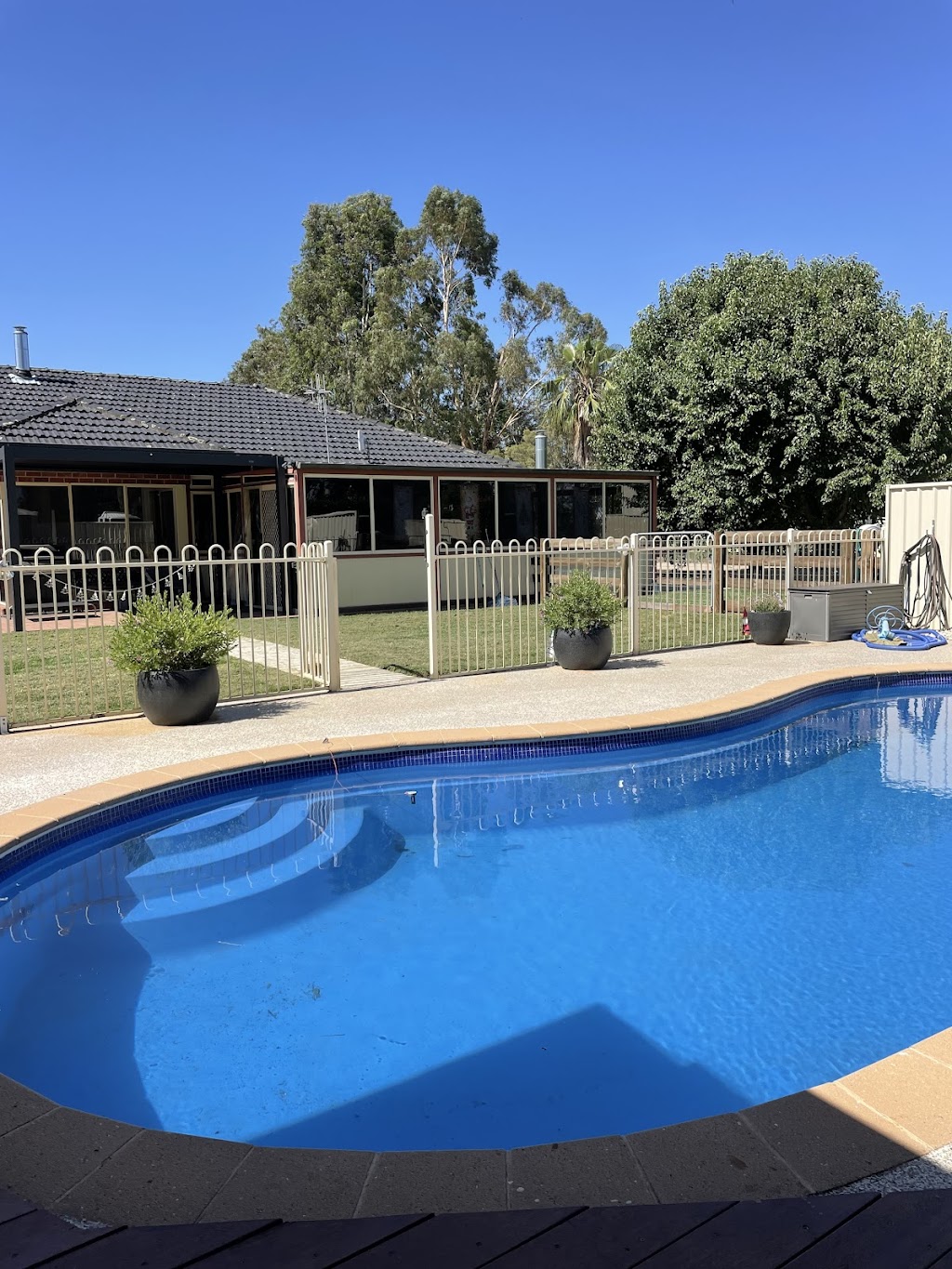Little Red Plane Stay | 90 Cahills Rd, Yarrawonga VIC 3730, Australia | Phone: 0411 824 405