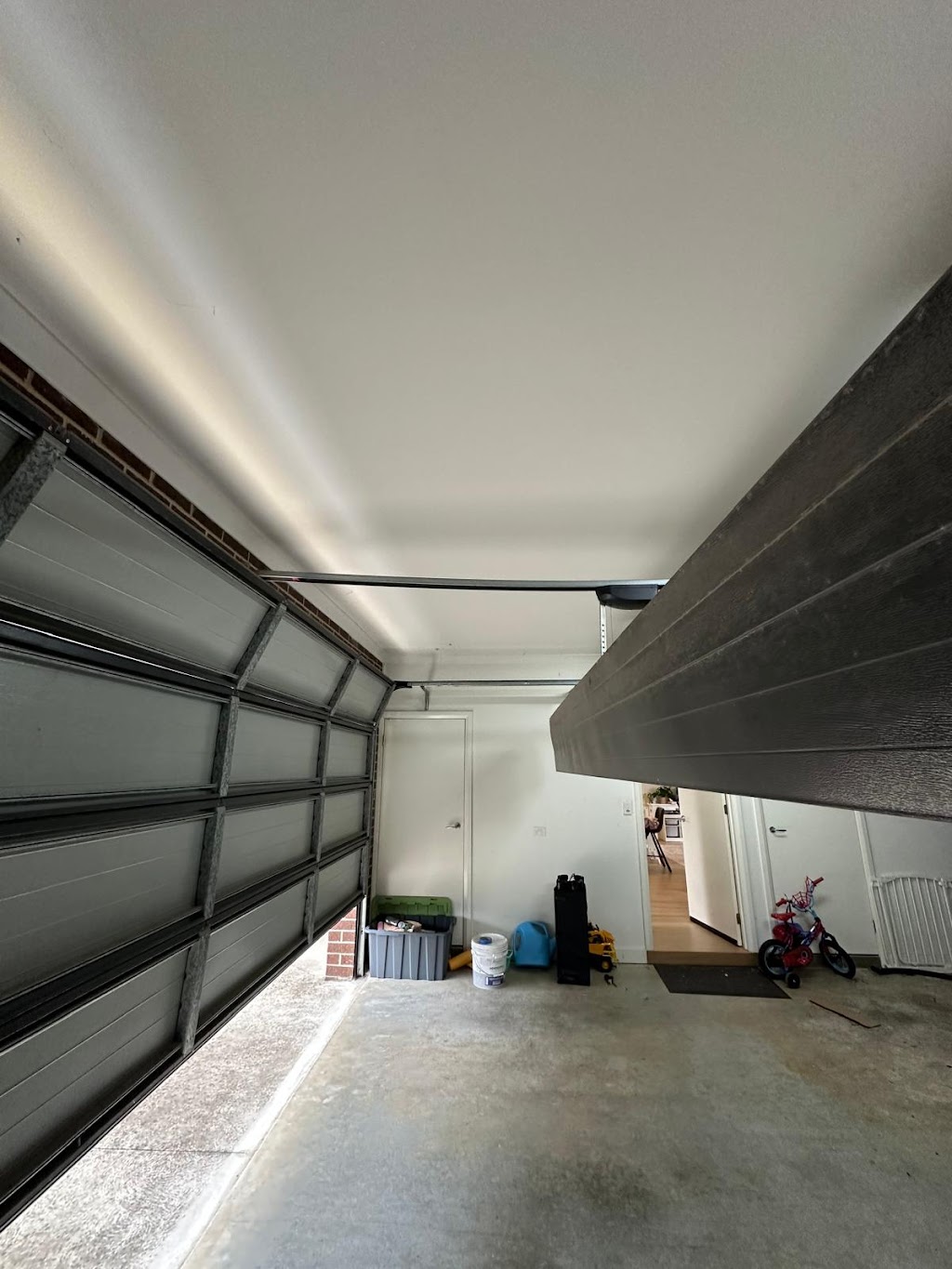 AM Garage Doors | 12 Bondon Cres, Manor Lakes VIC 3024, Australia | Phone: 0493 100 705