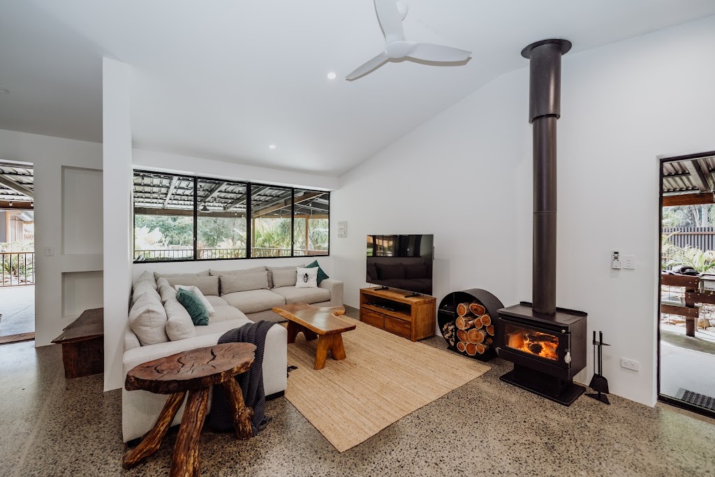 The Creekside Hideaway | 1125 Gold Coast Springbrook Rd, Mudgeeraba QLD 4213, Australia | Phone: 0407 913 918
