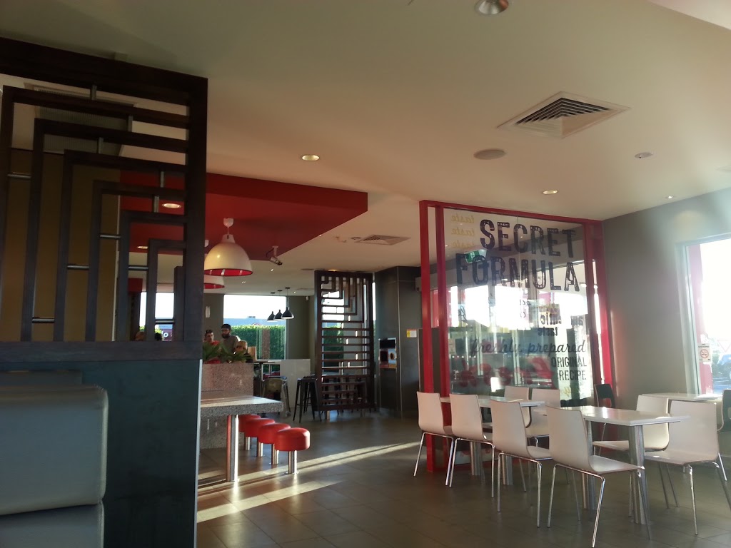 KFC Roxburgh Park | 230 Somerton Rd, Roxburgh Park VIC 3064, Australia | Phone: (03) 9303 9545