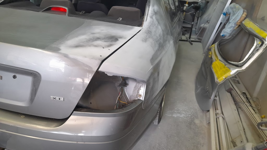 Kanwal Smash Repairs | Factory 15/14-16 Arizona Rd, Charmhaven NSW 2263, Australia | Phone: (02) 4392 2723