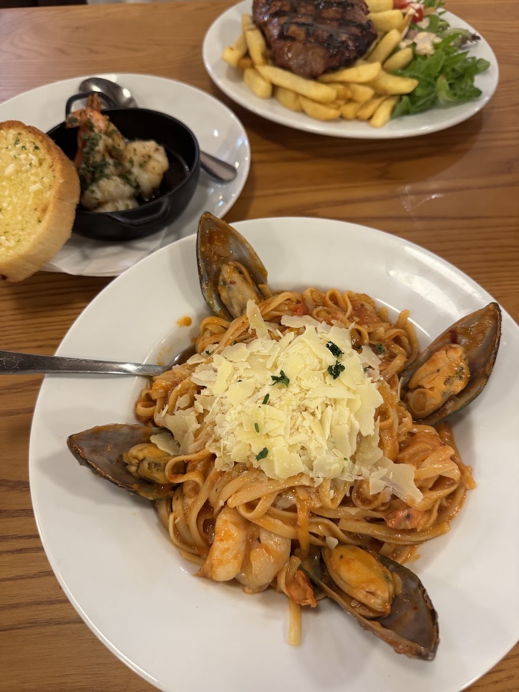 GAGE Dining & Co. (Hurlstone Park Hotel Bistro) | 590 New Canterbury Rd, Hurlstone Park NSW 2193, Australia | Phone: 0403 538 291