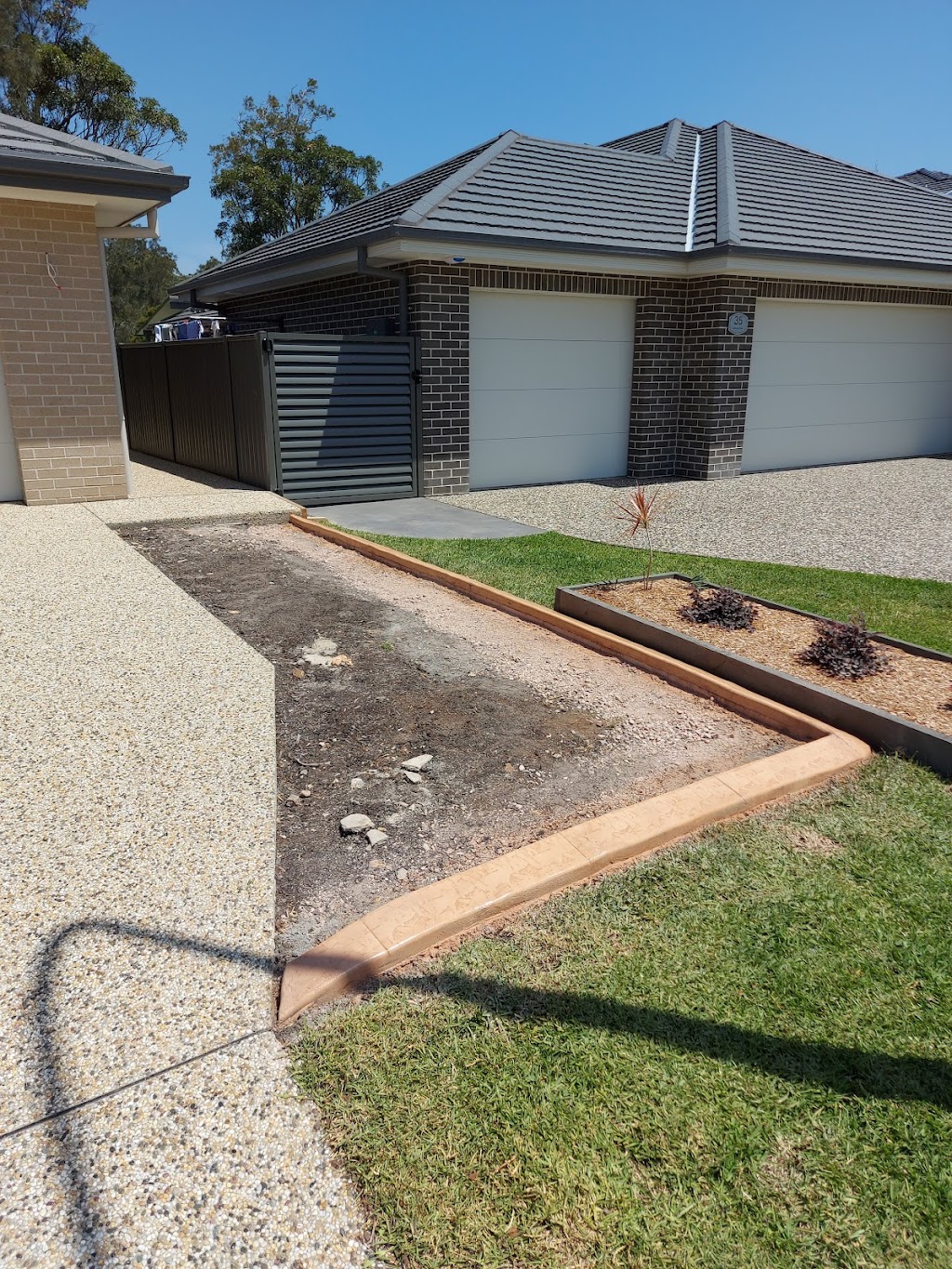 Brett continuous concrete kerbing garden edging | 3 Bottlebrush Pl, Lakewood NSW 2443, Australia | Phone: 0470 018 422