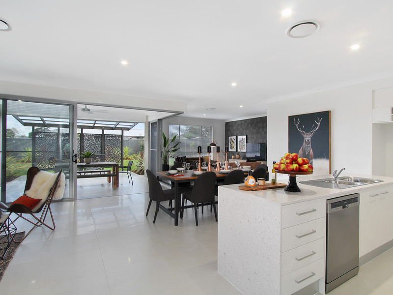 Perry Homes Display Home | 1 Armidale Ave, Armidale NSW 2350, Australia | Phone: (02) 9045 8802