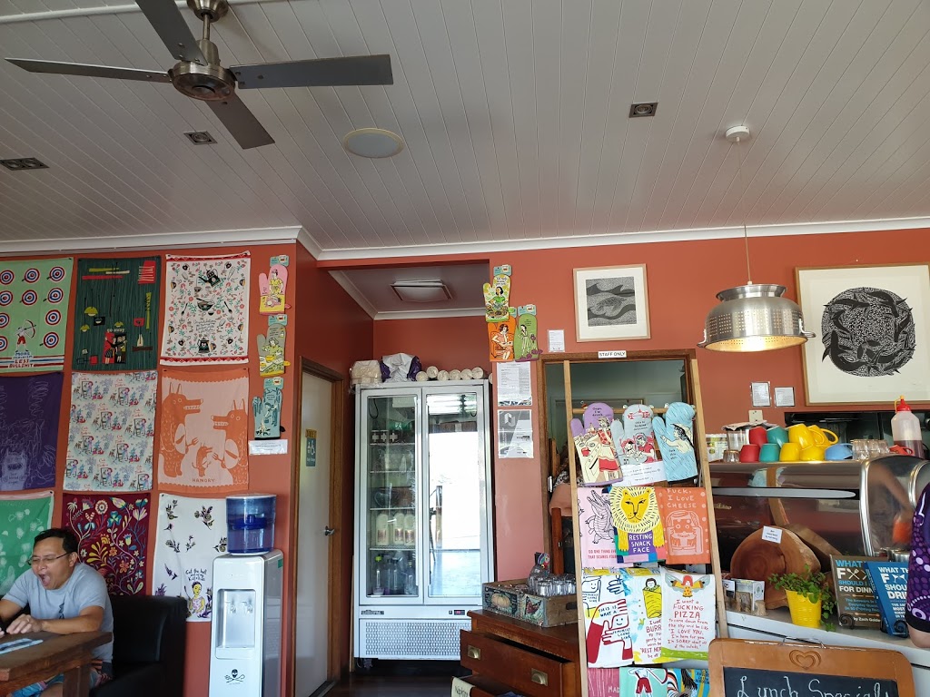 Driftwood Cafe | restaurant | 116/122 Charlotte St, Cooktown QLD 4895, Australia | 0740789031 OR +61 7 4078 9031