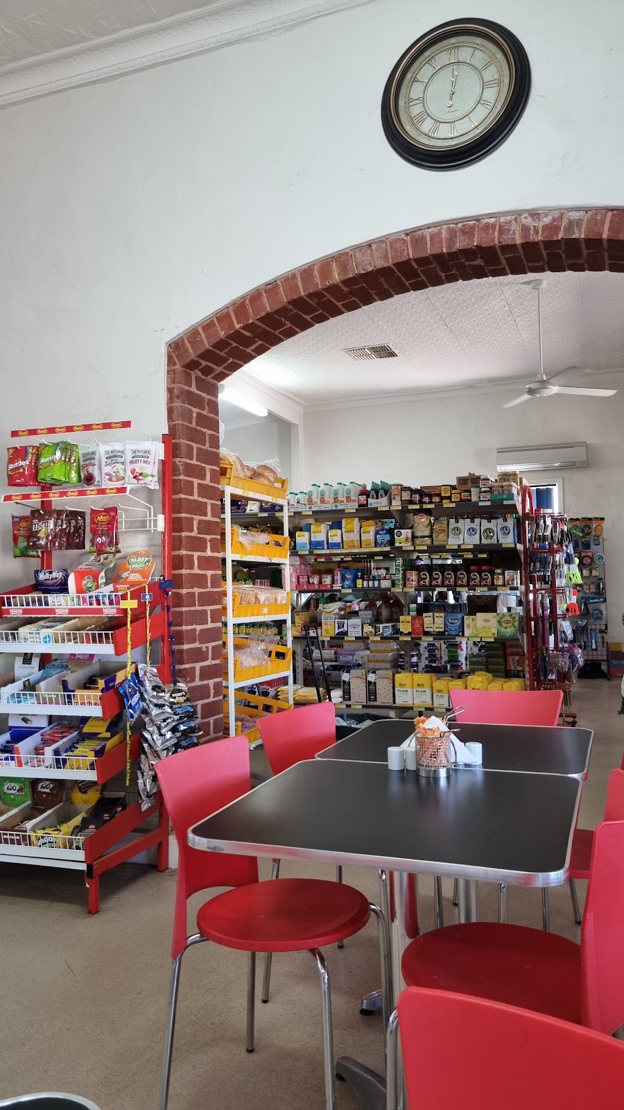 Comet Café | 40 Miller Street, Penong SA 5690, Australia | Phone: (08) 8625 1008