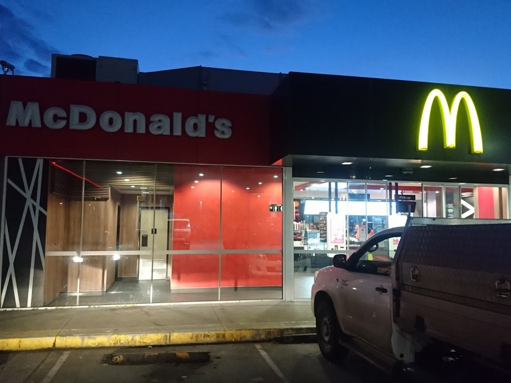 McDonalds Brooklyn | meal takeaway | Shop 2/2 Little Boundary Rd, Brooklyn VIC 3026, Australia | 0393145802 OR +61 3 9314 5802