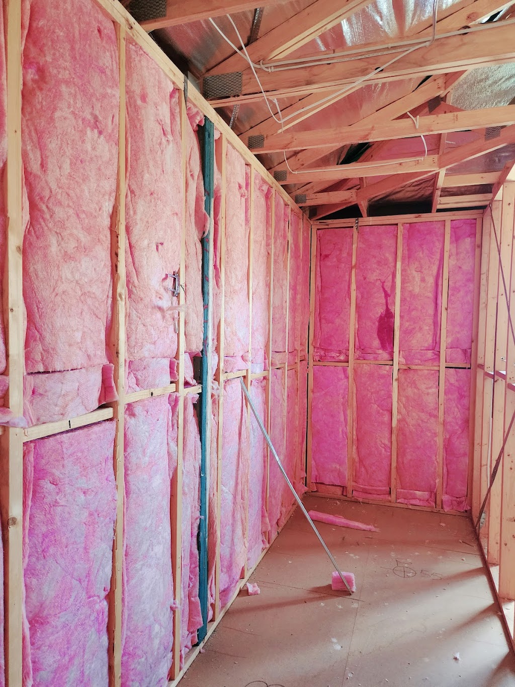 Awesome insulation services | 39 Litoria Dr, Deanside VIC 3336, Australia | Phone: 0420 477 121