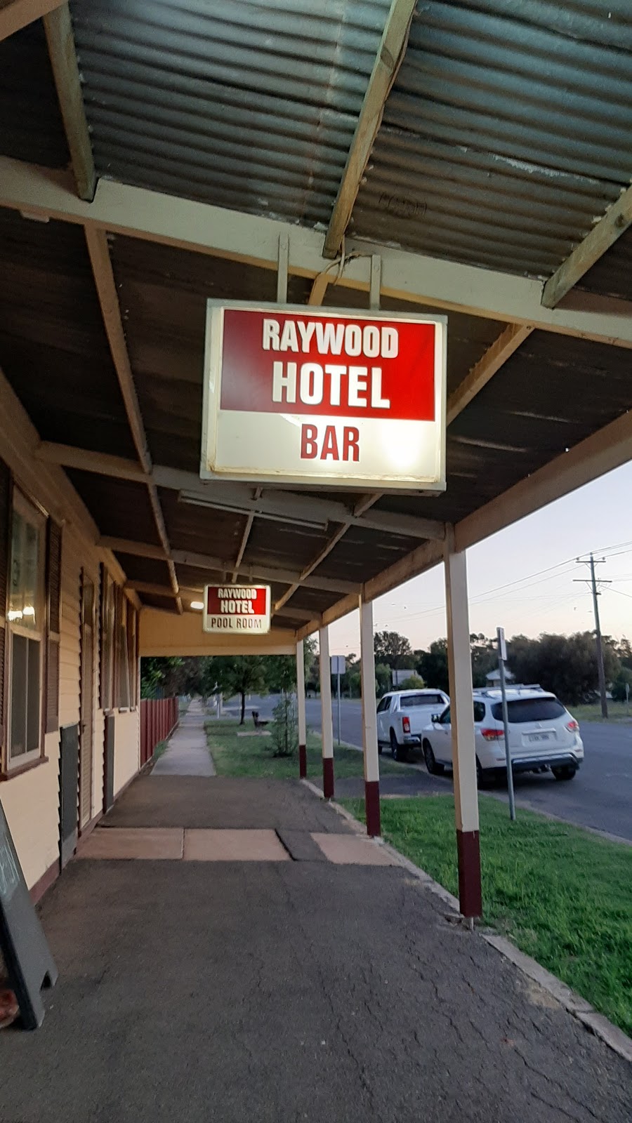 Amy’s Wayward Inn - The Raywood Hotel | Hotel, 48 Sandhurst St, Raywood VIC 3570, Australia | Phone: (03) 5436 1393