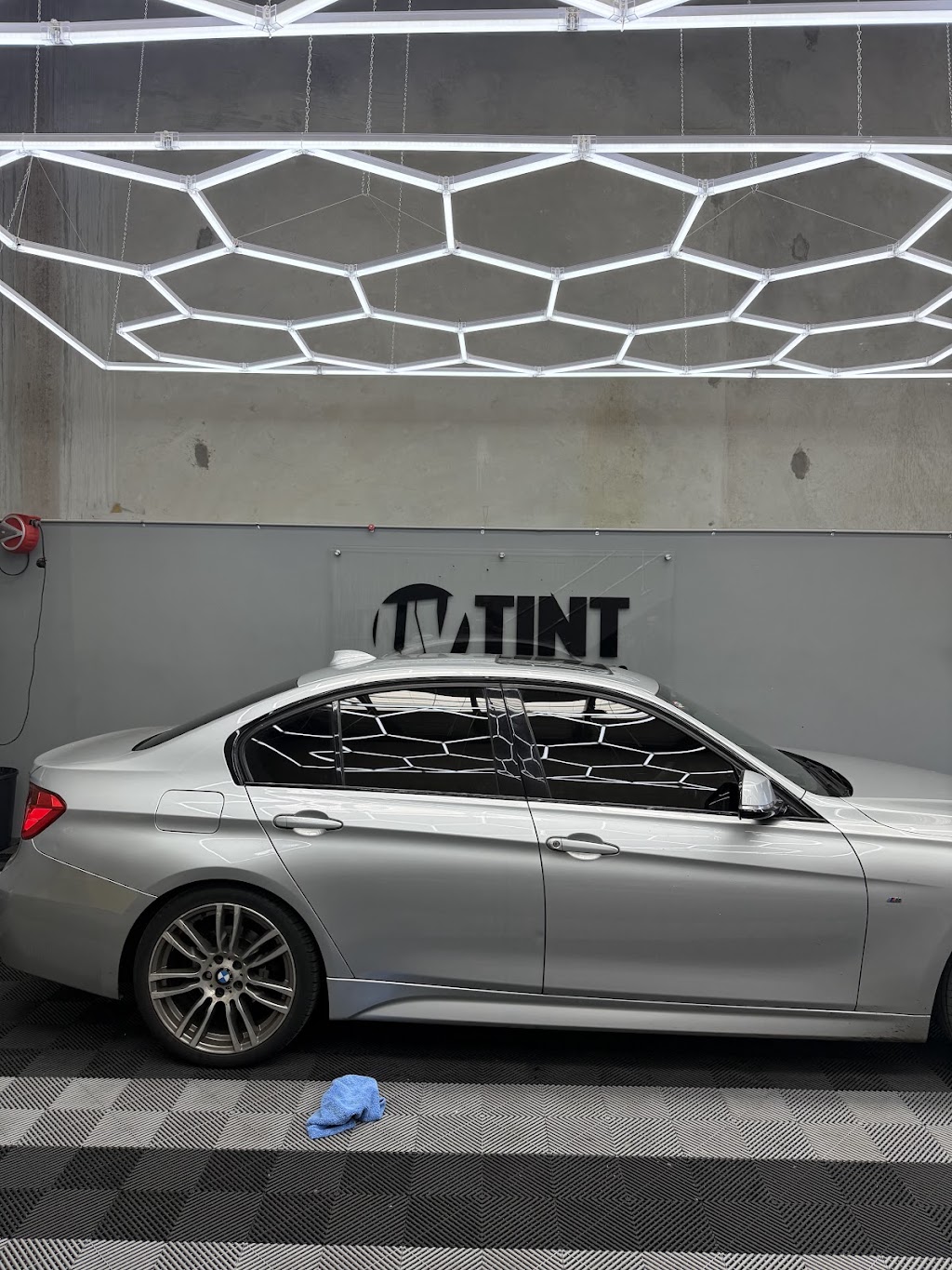 UV Tints | Unit 3/4 Essex St, Minto NSW 2566, Australia | Phone: (02) 8711 6600
