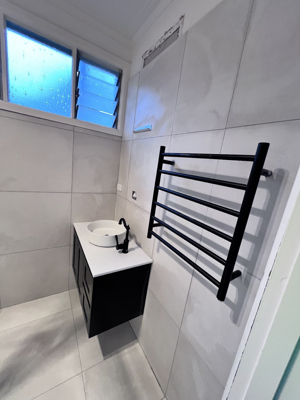 Safi bathroom renovation | 4/50-52 DOVETON AVE EUMEMMERRING, Doveton VIC 3177, Australia | Phone: 0458 546 900