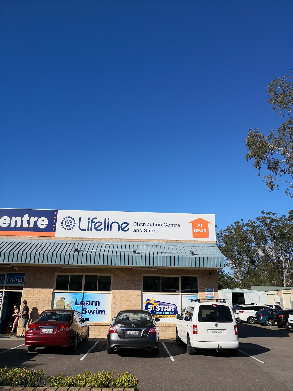 Lifeline Shop | store | 2/11 Brooks Ave, Wyoming NSW 2250, Australia | 0243220977 OR +61 2 4322 0977