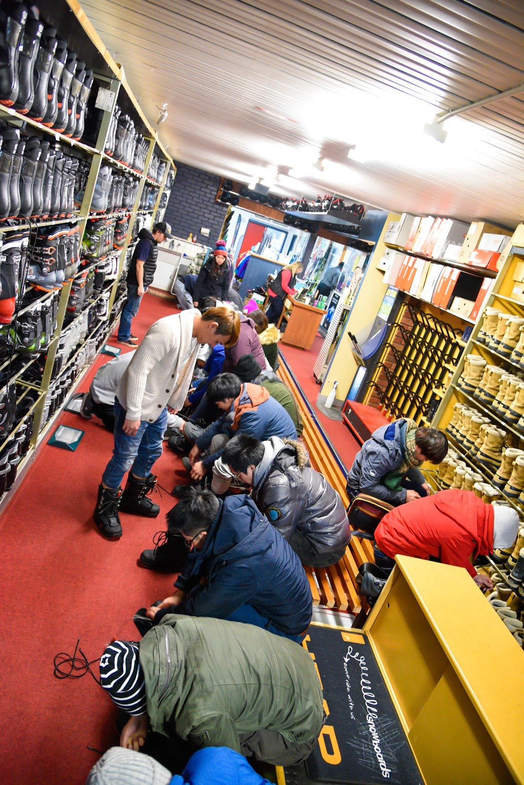Pullins Ski Shop | store | 125 Mt Buller Rd, Mansfield VIC 3722, Australia | 0357752380 OR +61 3 5775 2380