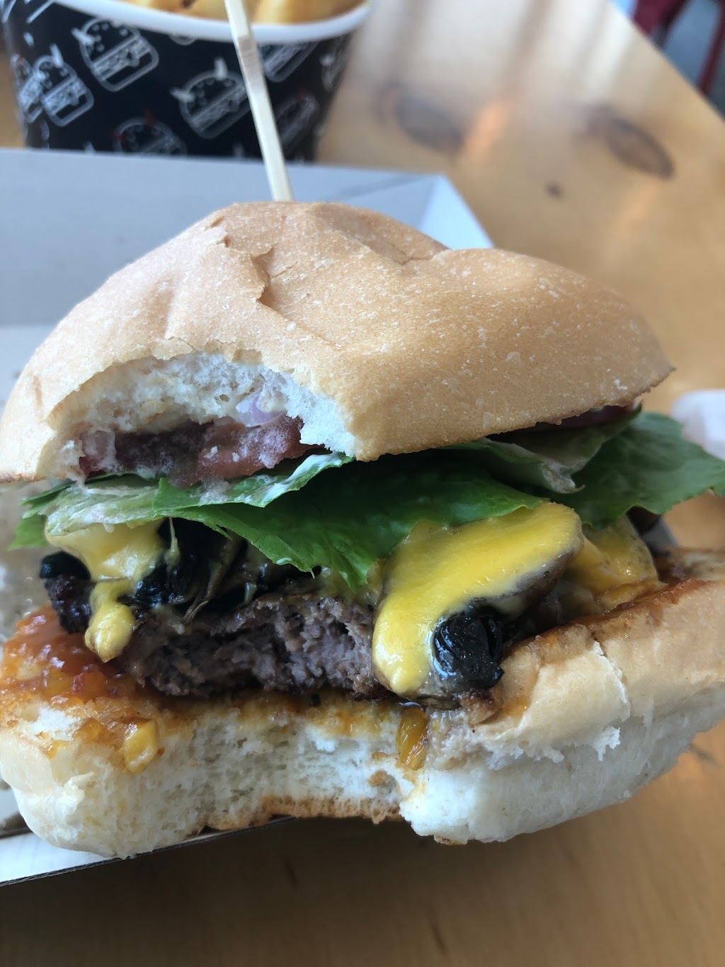 Burger’D Ashmore | 4/501 Olsen Ave, Ashmore QLD 4214, Australia | Phone: (07) 5564 9989