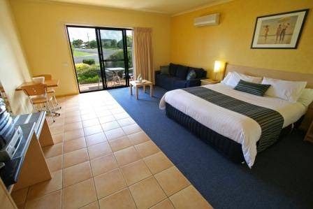 Seaview Motel & Apartments | lodging | 6 Thomson St, Apollo Bay VIC 3233, Australia | 0352376660 OR +61 3 5237 6660