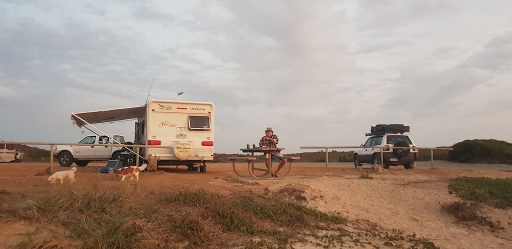 7 Mile beach camp spot | campground | Seven Mile Rd, Bookara WA 6525, Australia