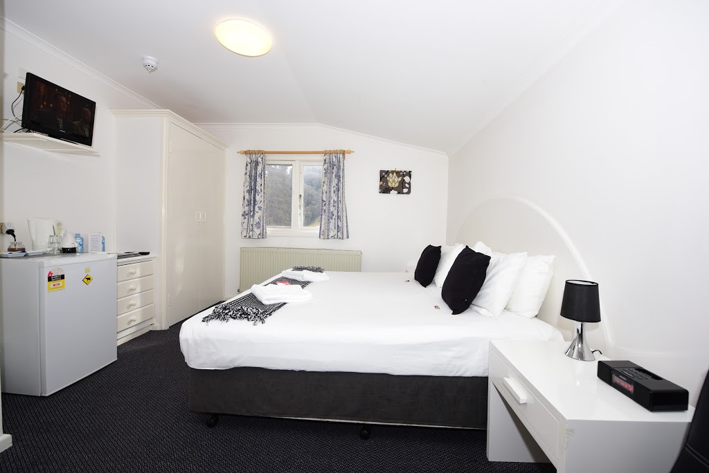 Black Bear Inn | lodging | 30 Diggings Terrace, Thredbo NSW 2625, Australia | 0264576216 OR +61 2 6457 6216