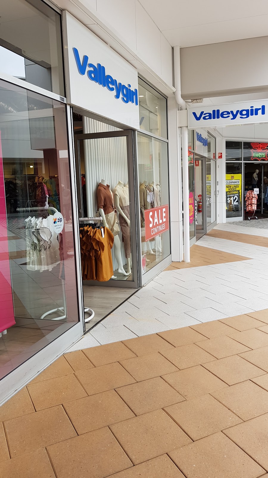 Valley Girl | clothing store | Habour Town Adelaide, T82/727 Tapleys Hill Rd, Adelaide Airport SA 5950, Australia | 0883554794 OR +61 8 8355 4794