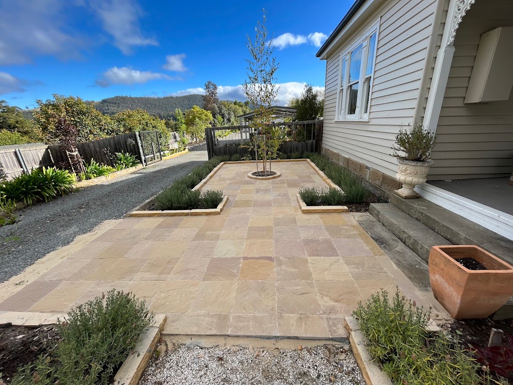 Oak & Rose Garden Co. | 7 Ranelagh St, Ranelagh TAS 7109, Australia | Phone: 0424 224 627