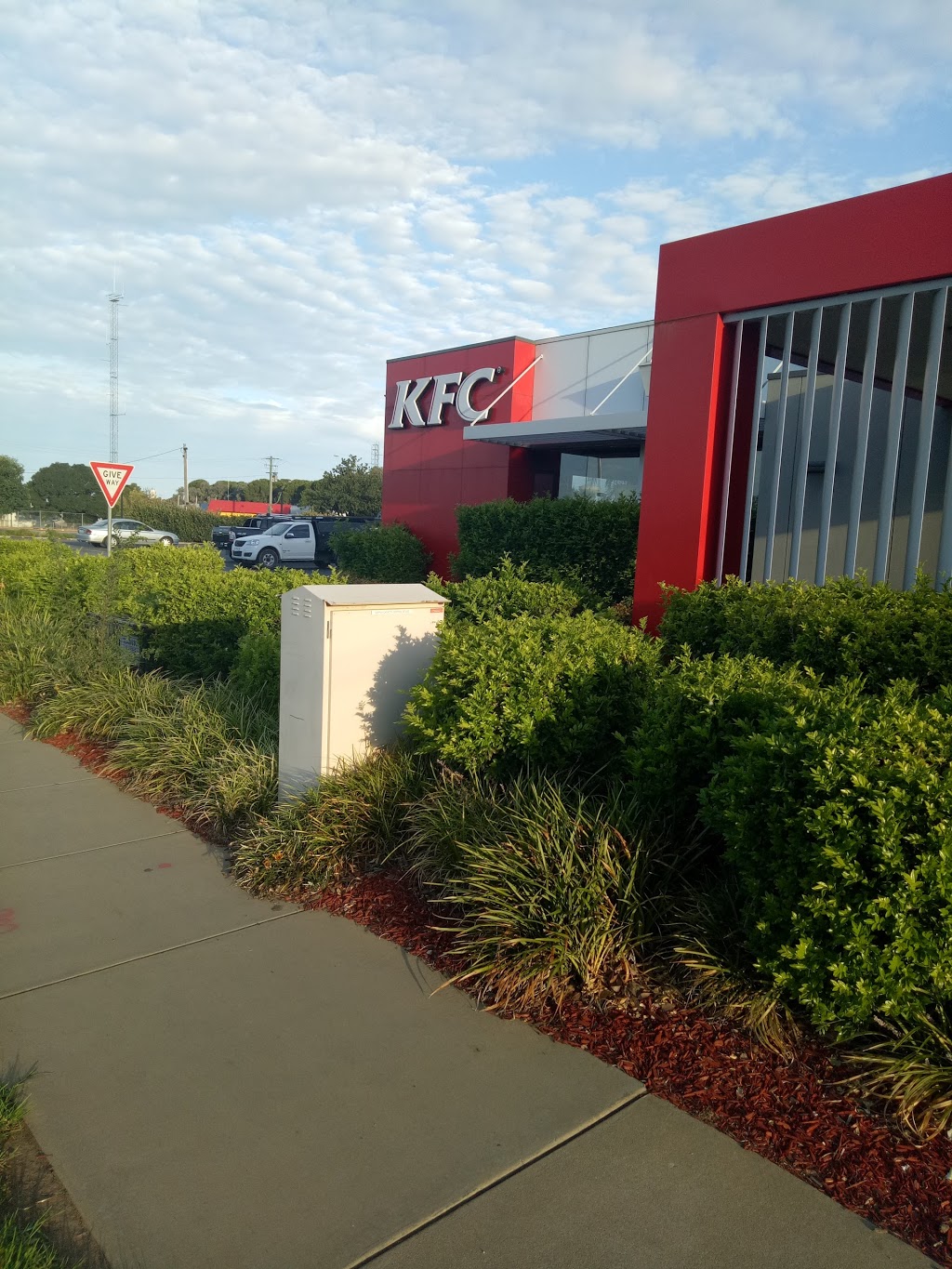 KFC Echuca | 219 Ogilvie Ave, Echuca VIC 3564, Australia | Phone: (03) 5482 4727