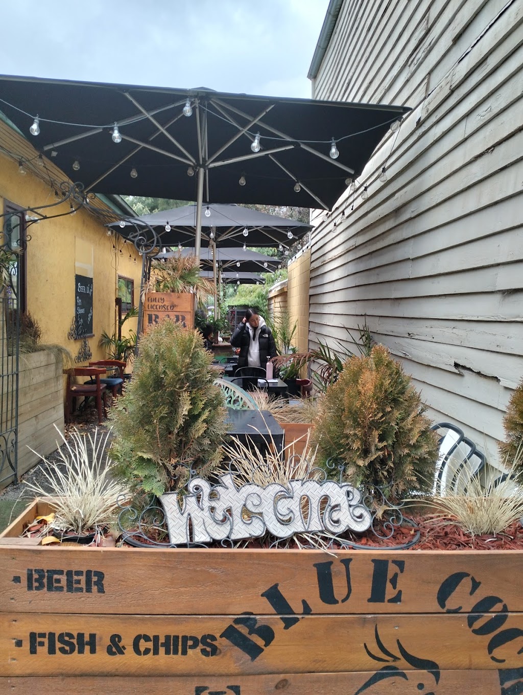 The Blue Cockatoo Bar | 10 Main St, Maldon VIC 3463, Australia | Phone: 0476 887 062