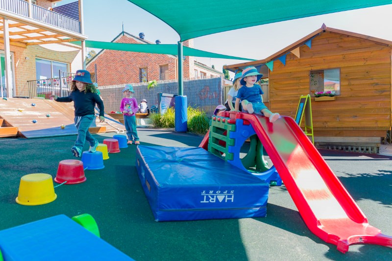 Play n Around Early Learning Centre | school | 48 Blaxland Dr, Illawong NSW 2234, Australia | 0295438897 OR +61 2 9543 8897